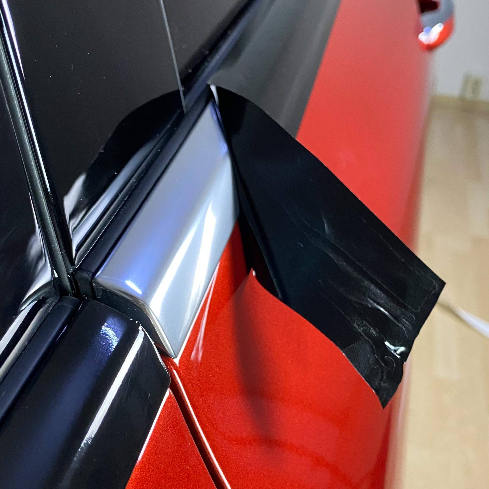 Schwarze Folie für das Auto Autoaufkleber Shadow Line Stripes, Zierleisten Auto Chromleisten, Frontgrill, Exterieur Black Schwarze Folie Optik Paket Glanz Schwarz pinstripes von 1A Style Sticker