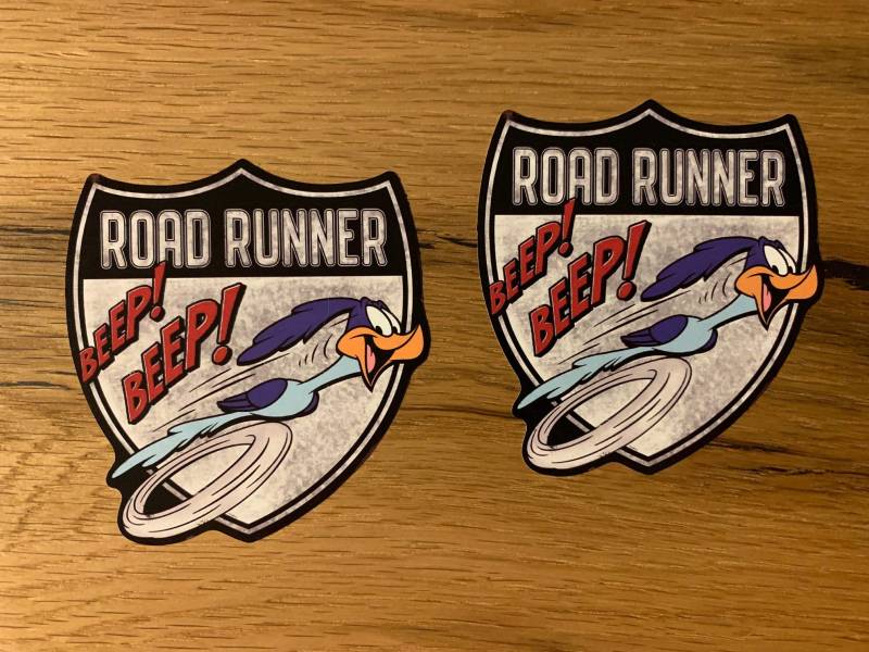 #814 / 2X Road Runner Aufkleber 9x8,5cm Sticker Motorrad Auto Tuning Oldtimer Oldschool Tank Hot Rod V8 V2 Bike Cafe Racer von 24/7stickers