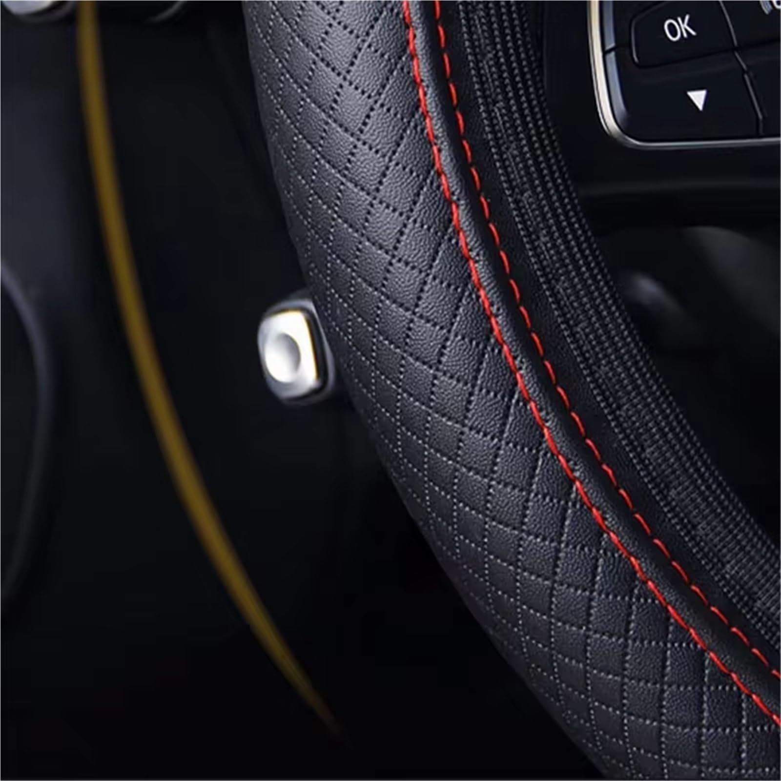 Lenkradbezug Winter Warm Für Megane Für 2 Für 3 Für 4 Für Twingo Schutzhülle 37-38cm Auto Zubehör Auto Anti-Slip Lenkrad Auto Lenkradbezug rutschfest(1Pcs Black Red) von ANNAKETZPW