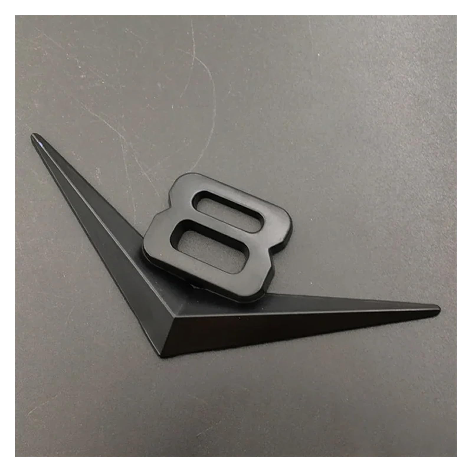 AQXYWQOL 3D Metall Chrom Schwarz V6 V8 Buchstaben Hinten Kofferraum Kotflügel Abzeichen Emblem Aufkleber Aufkleber Farbe ist konstant, verblasst nicht und beschädigt(V8 Black) von AQXYWQOL