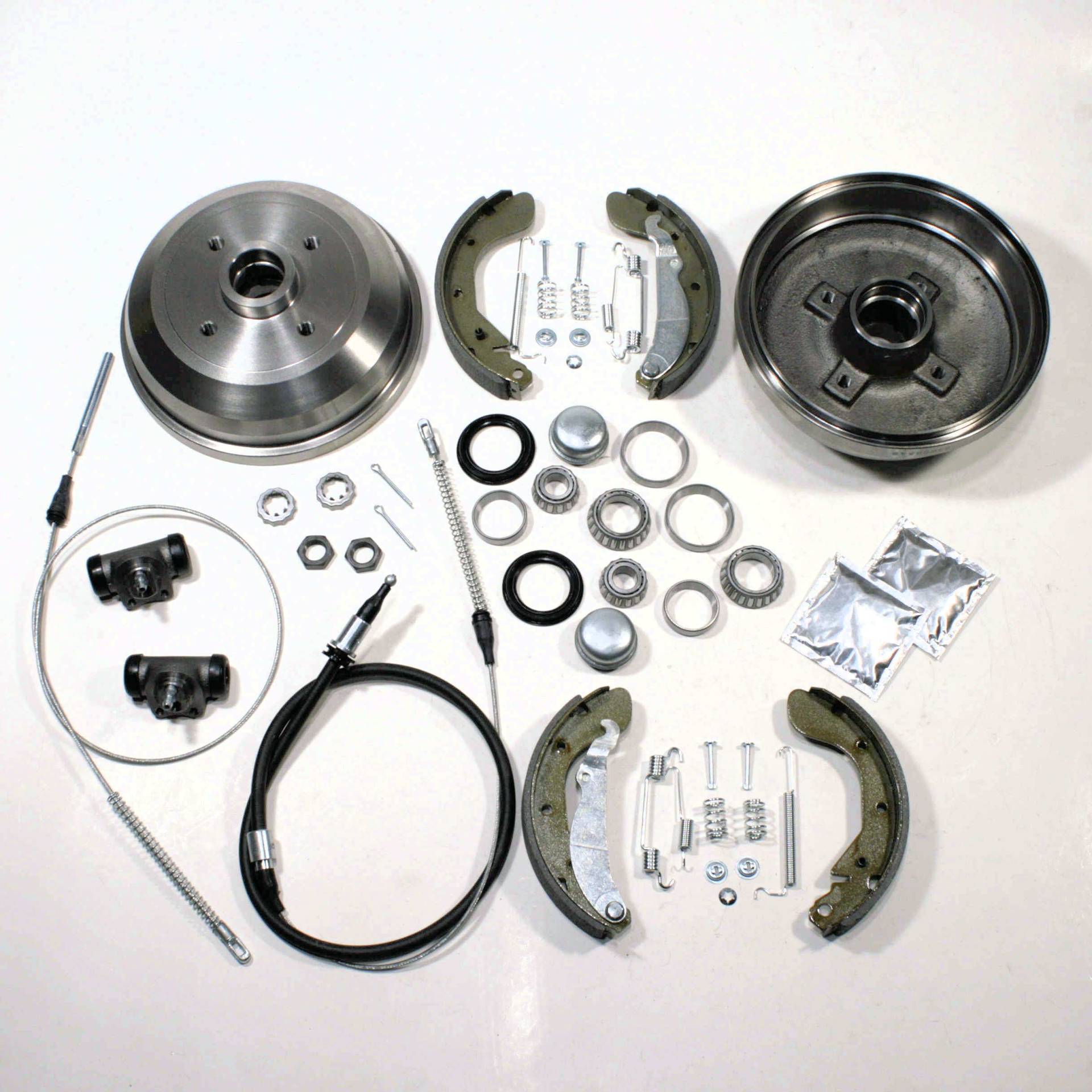 Bremstrommel Bremsen Set + Zubehör + 2 x Handbremsseil hinten von Autoparts-Online