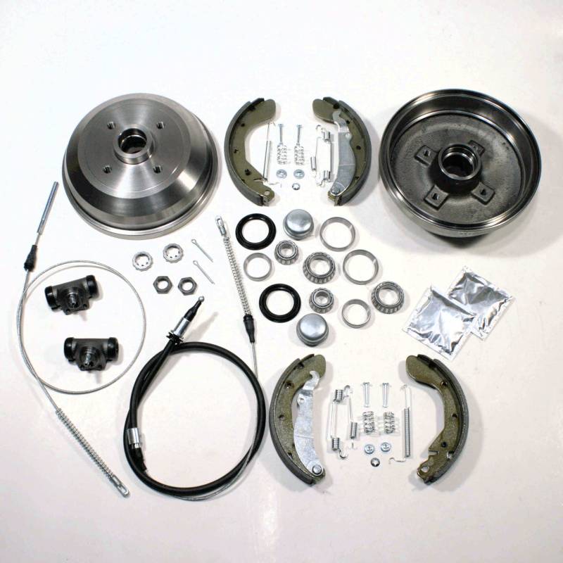 Bremstrommel/Bremsen Set + Zubehör + 2 x Handbremsseile hinten von Autoparts-Online