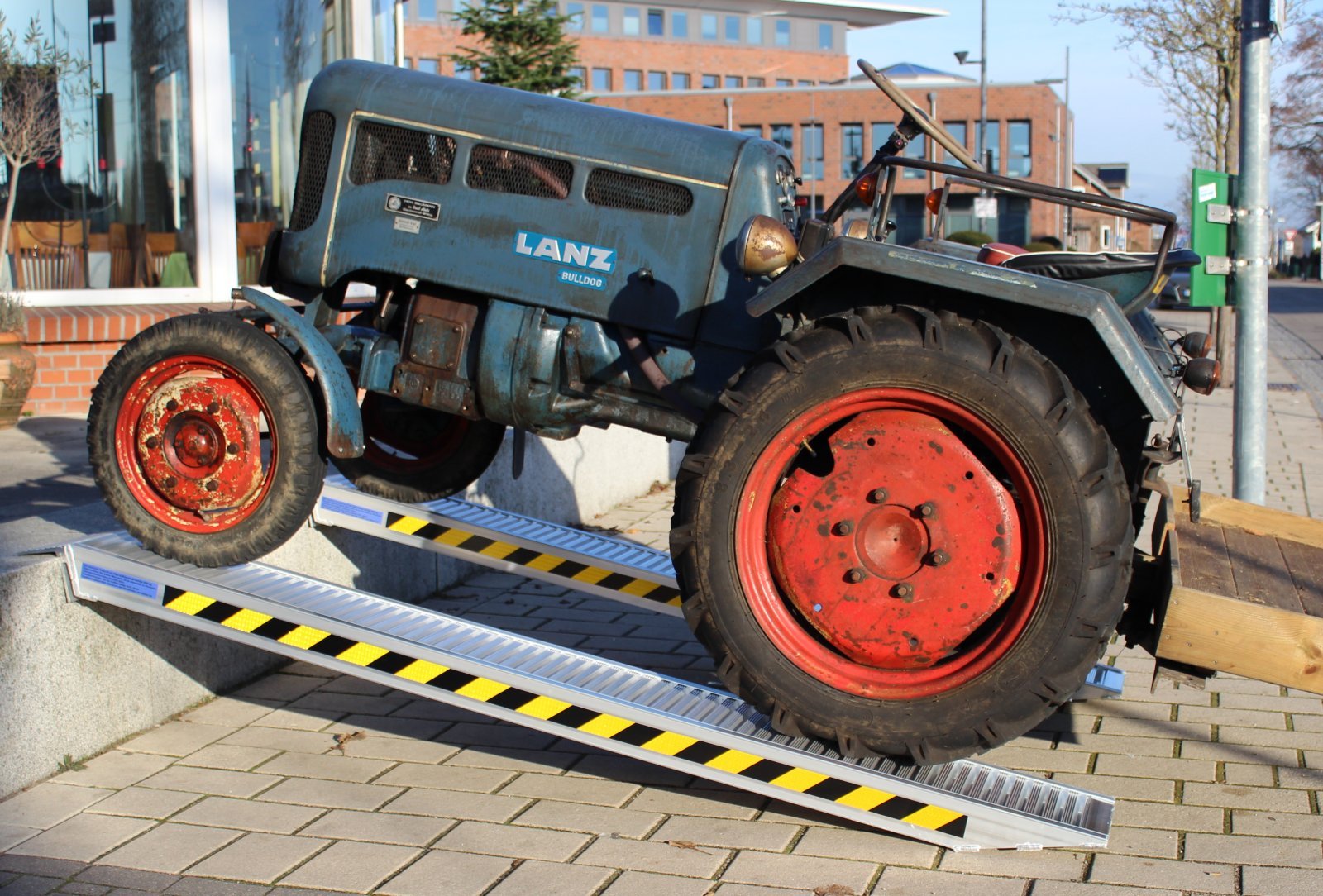 2X TRUTZHOLM Profi Alu Schwerlastrampe Auffahrrampe ca. 255 cm bis 3.300 kg/Paar Verladerampe Verladerampen für Auto, Minibagger, Baumaschinen, UVM. (2 Stück) von Baumarktplus