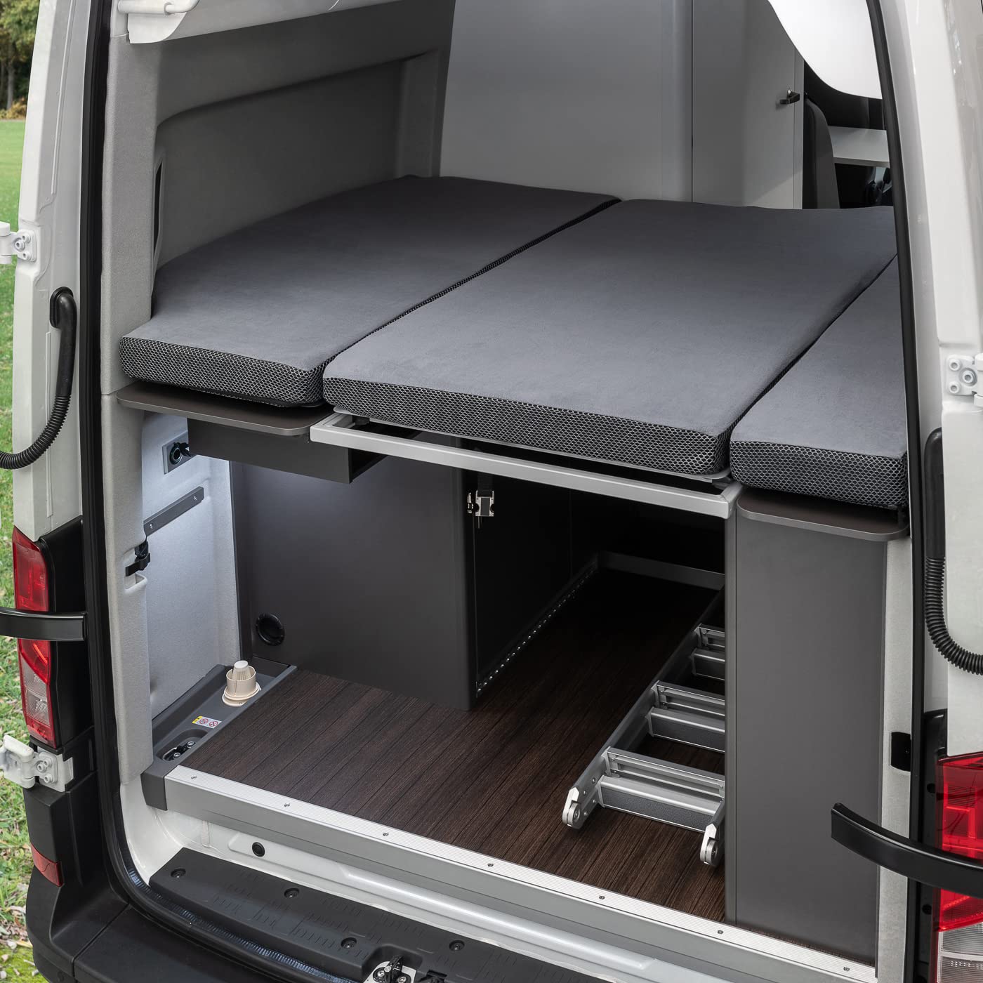 Black Forest Fox Wohnmobil Schonbezug Hochbett Faltbett für VW T5 T6 T6.1 Beach Ocean Gran California 600 680 Mercedes Benz Marco Polo (Grau. Grand California 600 für 3 TLG. Heckbett) von Black Forest Fox