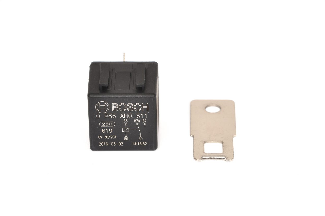 BOSCH Relais OPEL,MASERATI,NEW HOLLAND 0 986 AH0 611 A0025450245,A0025451905,4339372 0025450245,39900580029,01243207,61311243207,AR91168,0K01118811 von Bosch