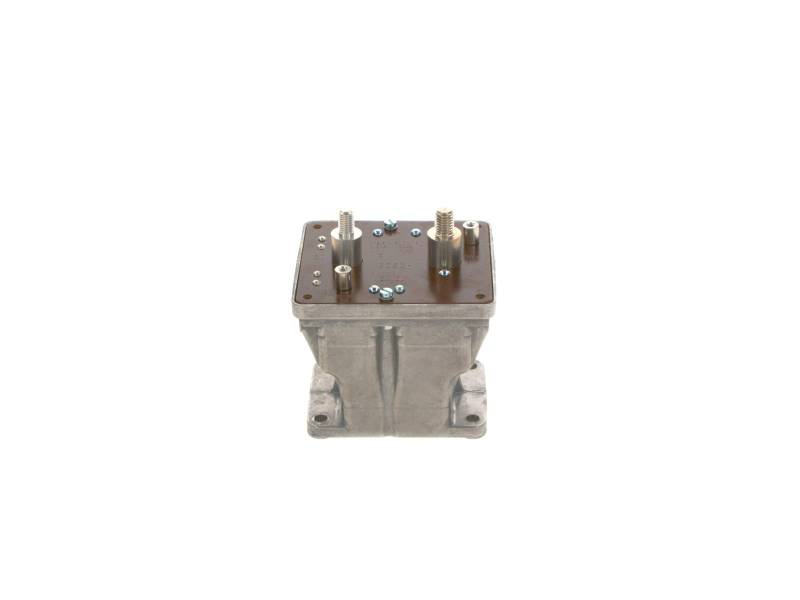 Bosch 0333301015 Leistungsrelais 24V 200A, IP5K4, Betriebstemperatur von -30° C bis 100° C, Schließer-Relais, 2 Pins von Bosch Automotive