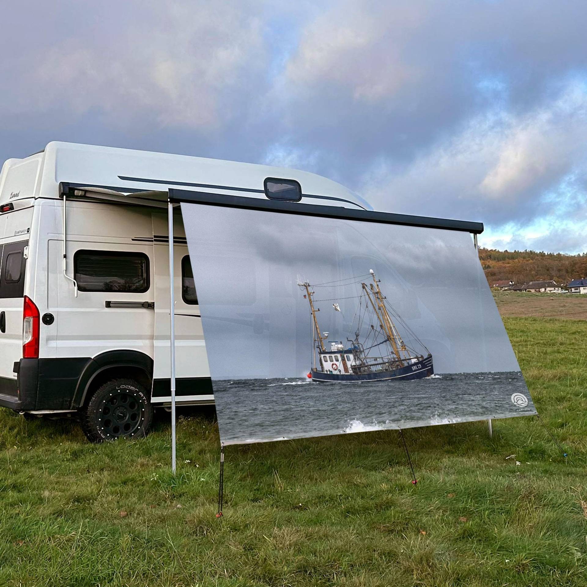 CAMPIDOO Textil Sonnensegel FISCHKUTTER | Höhe 200cm | hochwertiger Fotodruck inkl. Keder-Befestigung | Markisen-Vorderwand - Länge/Keder: 200cm / 5 mm (z.B. Thule) von CAMPIDOO