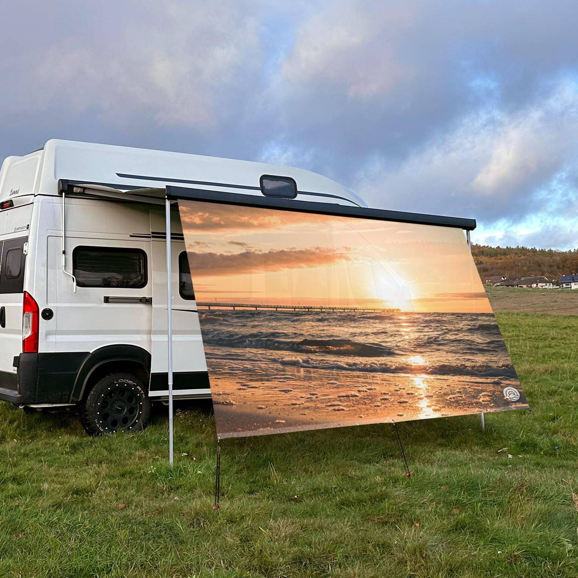 CAMPIDOO Textil Sonnensegel Sonnenuntergang MIT SEEBRÜCKE | Höhe 200cm | hochwertiger Fotodruck inkl. Keder-Befestigung | Markisen-Vorderwand - Länge/Keder: 250cm / 7 mm von CAMPIDOO