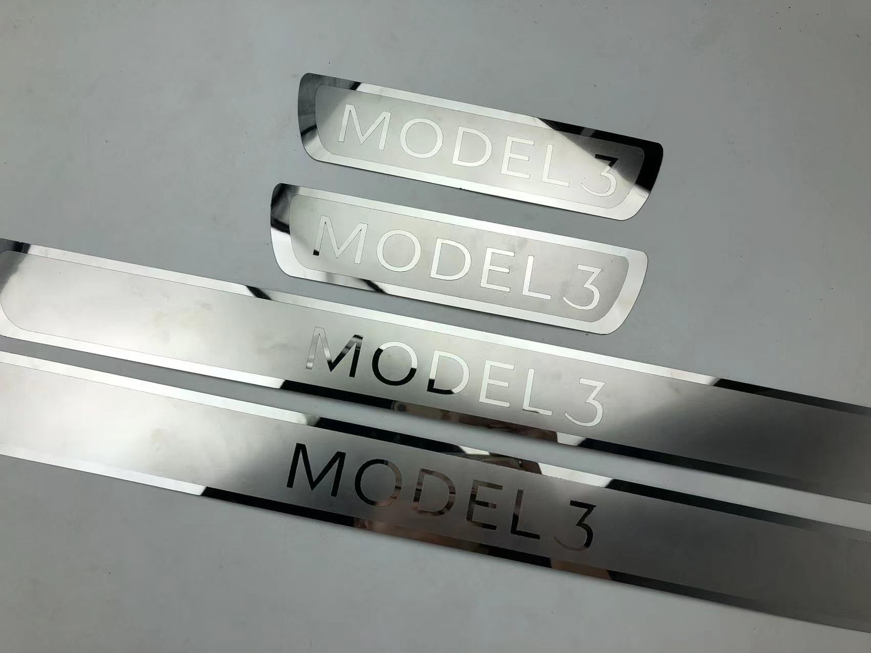 4 Stück Auto-Außenschutz-Edelstahl-Trittblech Einstiegsleisten Türschweller für Tesla Model 3, Türschwellenschutz Abnutzungsschutz Schwellen-Styling von CWMLS