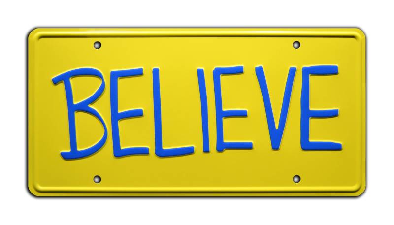 Ted Lasso | BELIEVE | Metal Stamped License Plate von Celebrity Machines