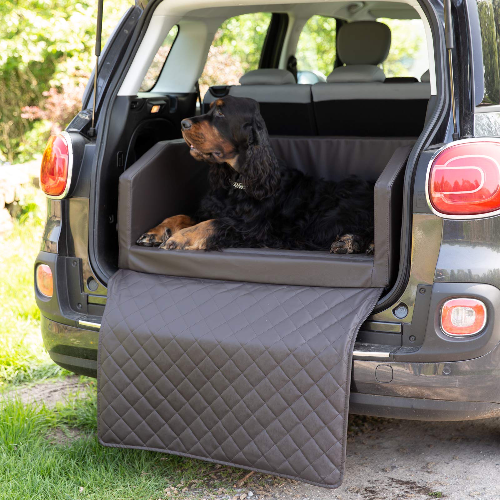 CopcoPet - Travel Bed Hundebett für Kofferraum 100x80x38cm Kunstleder - Kofferraumschutz Hund wasserabweisend & Kratzfest - Hundebett Auto Anschnallsystem & Schutzdecke - Reisebett Hund Braun von CopcoPet