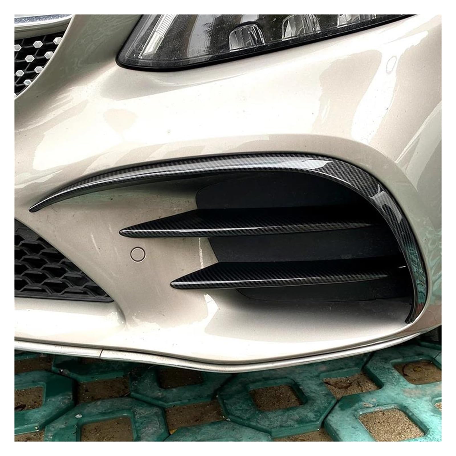 Frontstoßstange Spoiler Für Benz Für C Klasse W205 2019+ Schwarz/Carbonfaser-Look Seitenansaugabdeckung Spoilerbraue Frontstoßstange Entlüftungssplitterverkleidung Frontstoßstange Lip(Carbon Fiber Loo von Cvgffs