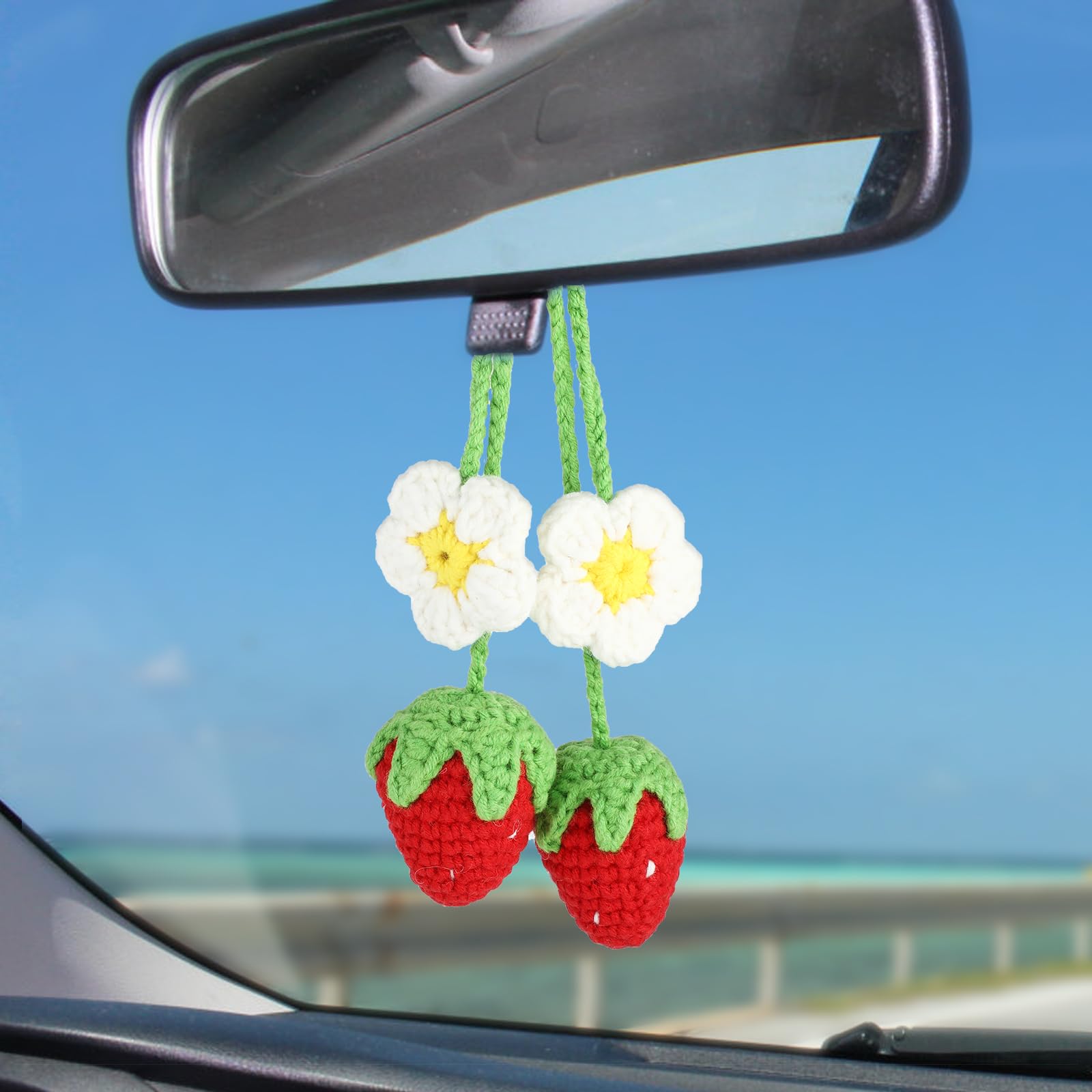 2 Stück Erdbeer Autospiegel Anhänger Niedliche Auto Rückspiegel Deko Anhänger Deko Erdbeere Auto Dekor Auto Anhänger Für Auto Spiegel Auto Zubehör Blume Hanging Charms Zubehör Für Frauen (Rot) von DIVINA VITAE