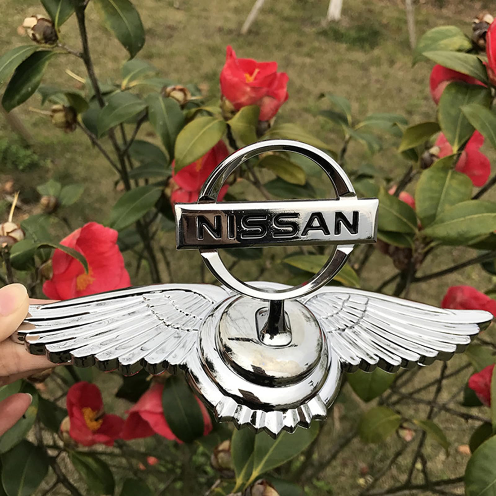 Auto 3D Emblem für Nissan D22, Auto Motorhaube Metall Logo Selbstklebend Abzeichen Badge Skulptur, Wasserdicht Rostfrei, Auto Motorhaube Dekoratives Zubehör,B von DJUNA