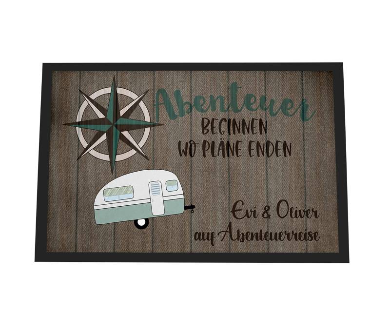 Personalisierte Fußmatte Camping Abenteuer im Vintage-Stil – Für echte Wohnwagen-Liebhaber! 35 x 50 cm oder 40 x 60 cm von DRUC KLAUS