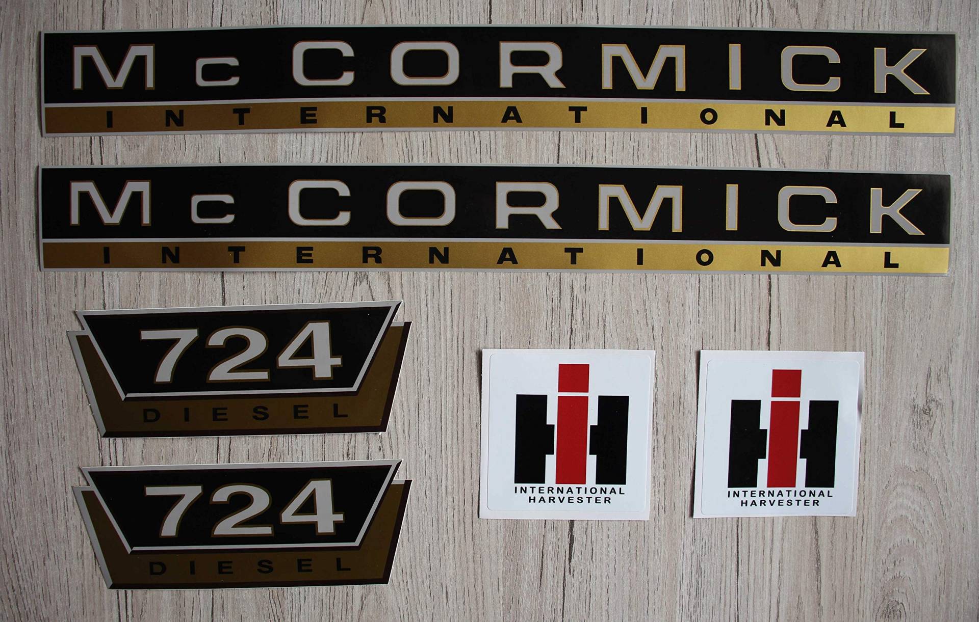 IHC MC CORMICK Aufkleber 724 Gold Traktor Emblem Sticker Label Set von Eil Bulldog Versand