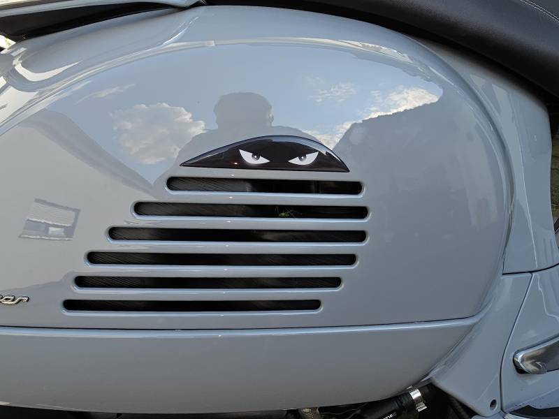 Vespa GTS 125 200 250 300 GTV Aufkleber für die hintere rechte Seite mit Lüftungsschlitzverlängerung,laminiertes Bild auf Vespa von Embleme