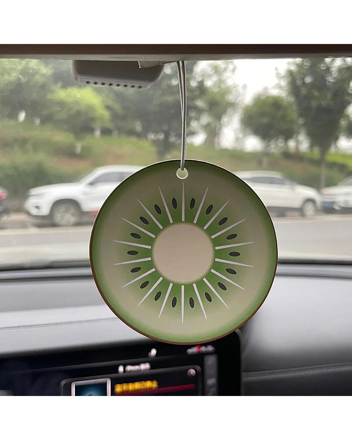 Car Perfum 1 Stücke Auto Aromatherapie Parfüm Lufterfrischer Cartoon Anime Rückspiegel Duft Anhänger Kiwi Lufterfrischer(3pcs) von FQYYWL