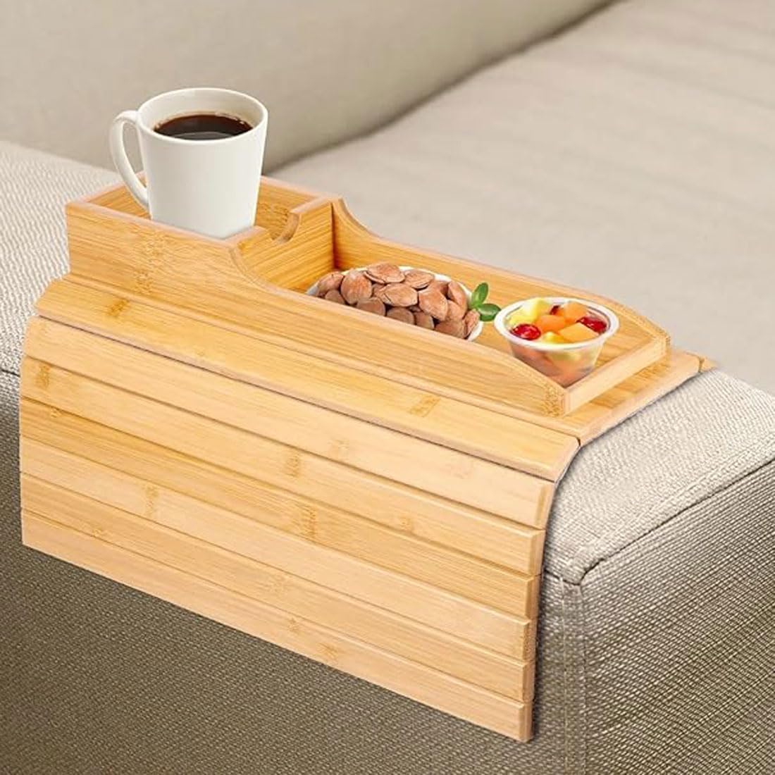 Foldable Bamboo Tray with Cup Holder,Flexibles Sofatablett aus Bambus,Rutschfestes Couch Tablett,Sofa Armlehnentablett mit Getränkehalter,Faltbarer Sofa Armlehne Ablage für Snacks,Getränke (C) von GUSHE