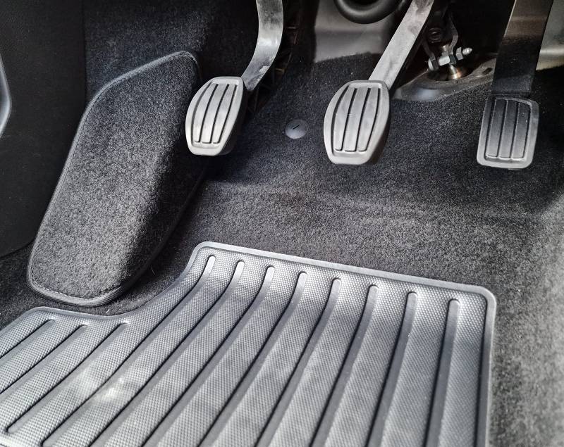 Rutschfeste Automatte aus Teppich für Fußstütze, Seite, Fahrerseite Peugeot 208 II 2019> von Generico