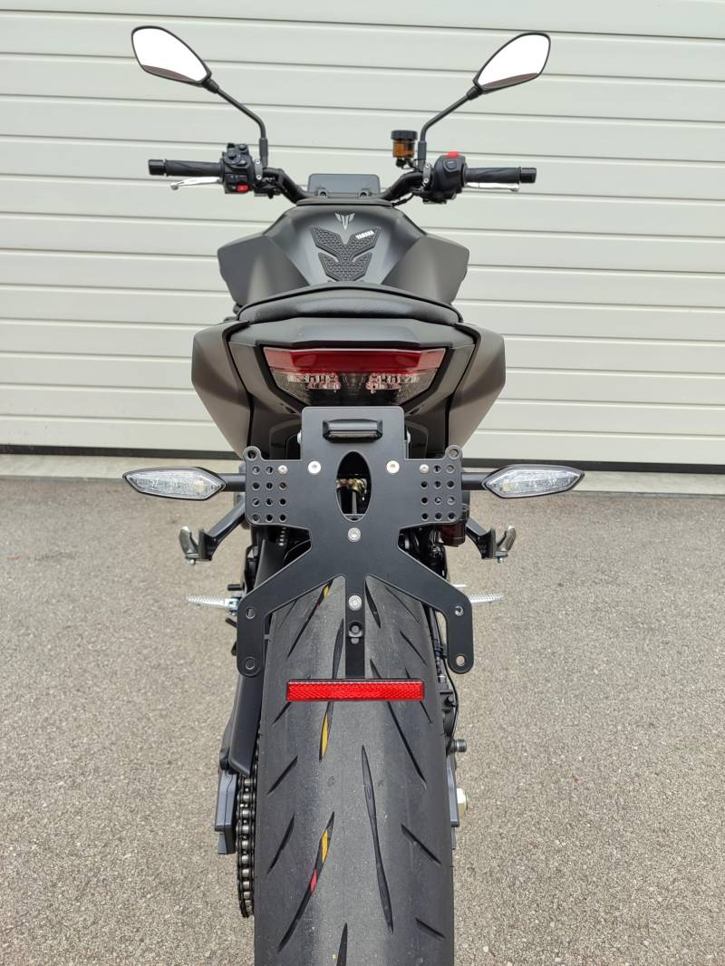 Grofatec Kennzeichenhalter kompatibel für Yamaha MT-09 2024 Kennzeichenträger MT09 kurzes Heck REVO Tail Tidy Heckumbau mt09 für OEM Blinker von GroFaTec