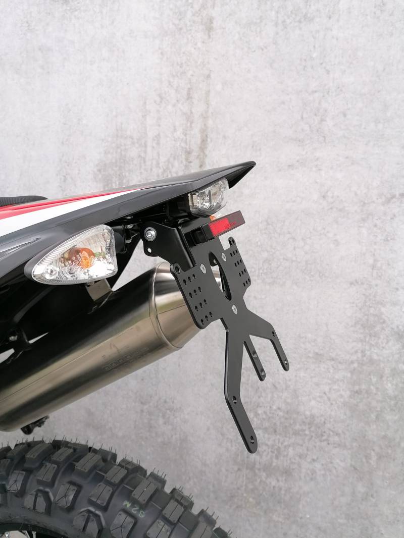 Kennzeichenhalter GroFaTec Revo Short für Aprilia RX125 SX125 2018-2022 Kennzeichenträger Enduro RX 125 Supermoto SX 125 Träger Halter kurzes Heck Heckumbau Kennzeichenhalter sx125 rx125 von GroFaTec