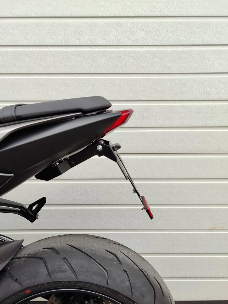 Kennzeichenhalter für Triumph Street Triple 675 765 R 13-24 Kennzeichenträger GroFaTec EVO Set Nummernschild Träger Halter kurzes Heck Heckumbau Porta Targa Naked Triumph Tail Tidy von GroFaTec