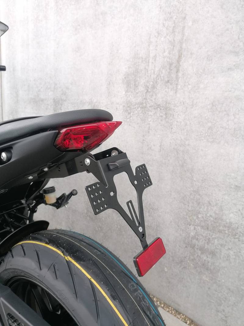 kurzer Kennzeichenhalter EVO Set für Yamaha MT09 ab 2021 GroFaTec Heckumbau Kennzeichenträger mt-09 Nummerschildträger kurz Retro MT-09 von GroFaTec