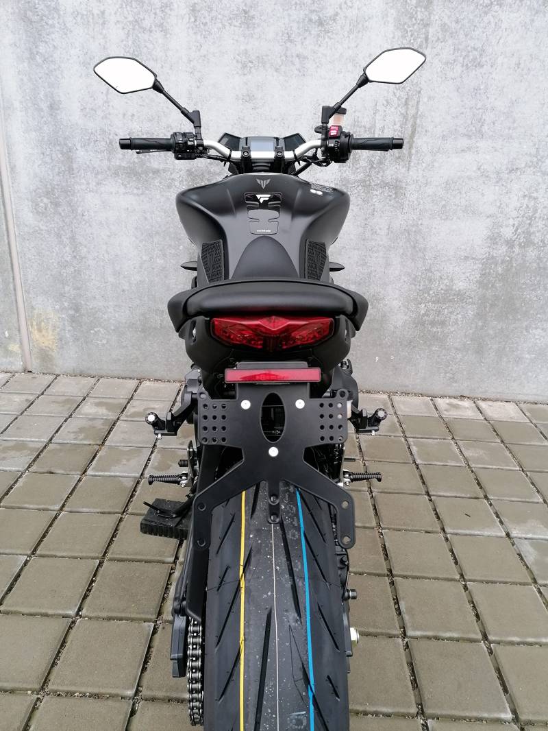 kurzer Kennzeichenhalter REVO Short für Yamaha MT09 ab 2021-2023 GroFaTec Heckumbau Kennzeichenträger mt-09 Nummerschildträger kurz retro MT-09 von GroFaTec