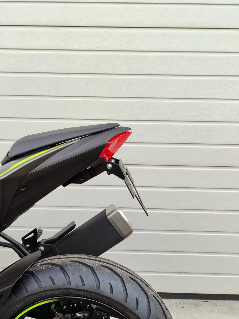 kurzer Kennzeichenhalter für Kawasaki Z 125 Ninja 2019-2024 Kennzeichenträger EVO Heckumbau kawa z125 Ninja 125 B196 Racer Naked Bike Tail Tidy kurzes Heck von GroFaTec