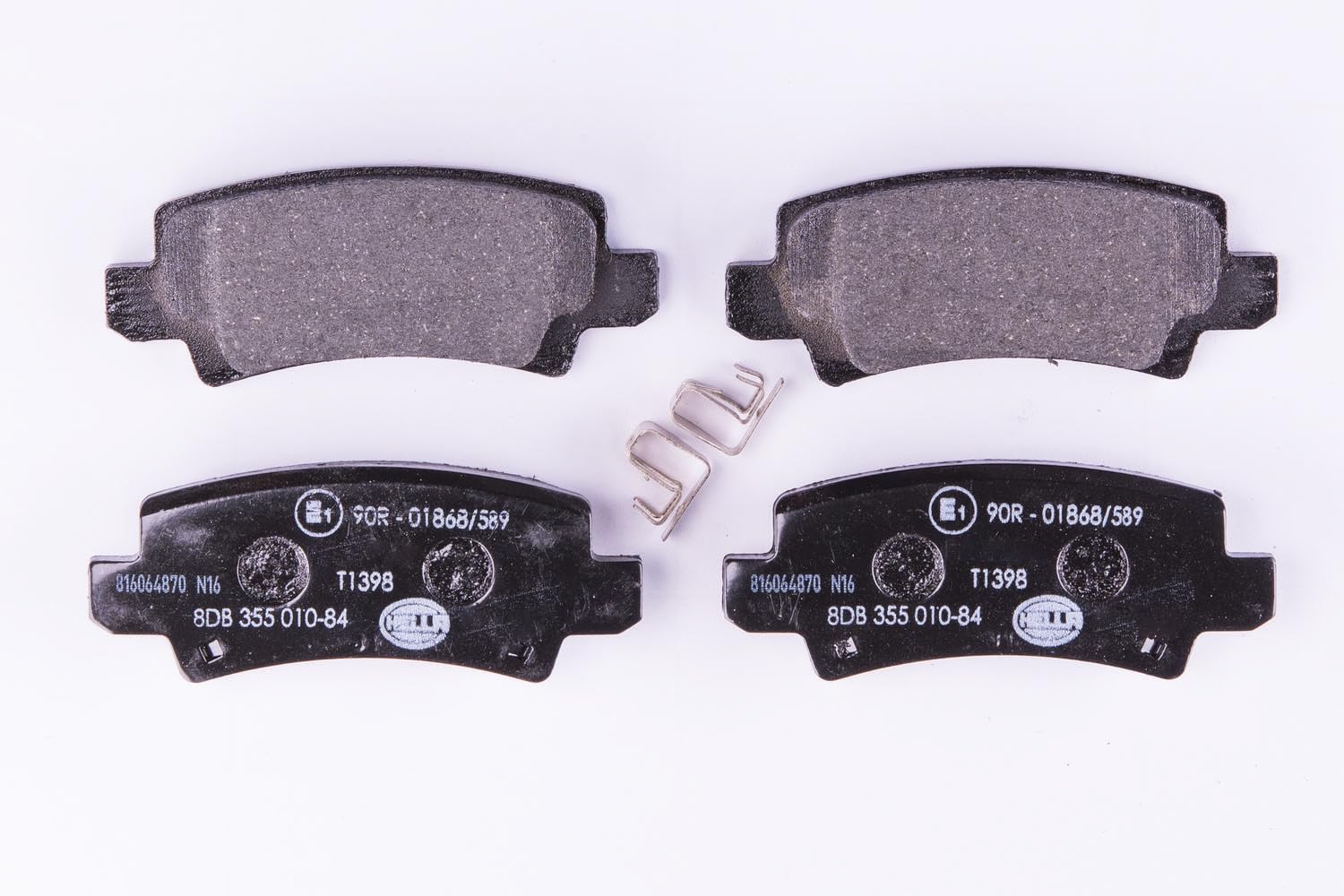 HELLA Bremsbeläge hinten - mit akustischer Verschleißwarnung - vier Bremsbeläge pro Set - T1398 - für u.a. TOYOTA - 8DB 355 010-841 von Hella