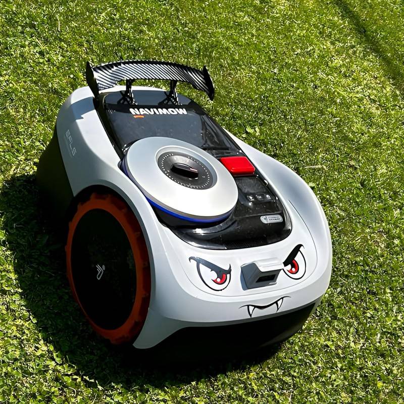 IKSAMY Mähroboter Deko, Worx Tuning - Aufkleber Mähroboter I Mähroboter Spoiler I Heckflosse für Worx M500 Plus, Navimow, Ecovacs Goat G1, Gardena usw. Mähroboter Zubehör (1) von IKSAMY