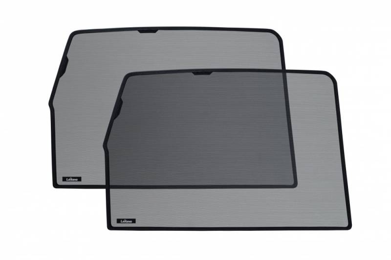 Focus 3 Sedan 4 (2010 - 2015) Sonnenschutz für die hinteren Fenster der neusten Generation passgenau in polymerbeschichteten Spezialgewebe. Dunkle Ausführung für hinten mit 15% Lichtdurchlassigkeit. Sekundenschneller Ein-und Ausbau von Kley & Partner