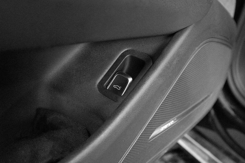 Taster elektrische Heckklappe Fahrertür für Audi A8 4H von Kufatec