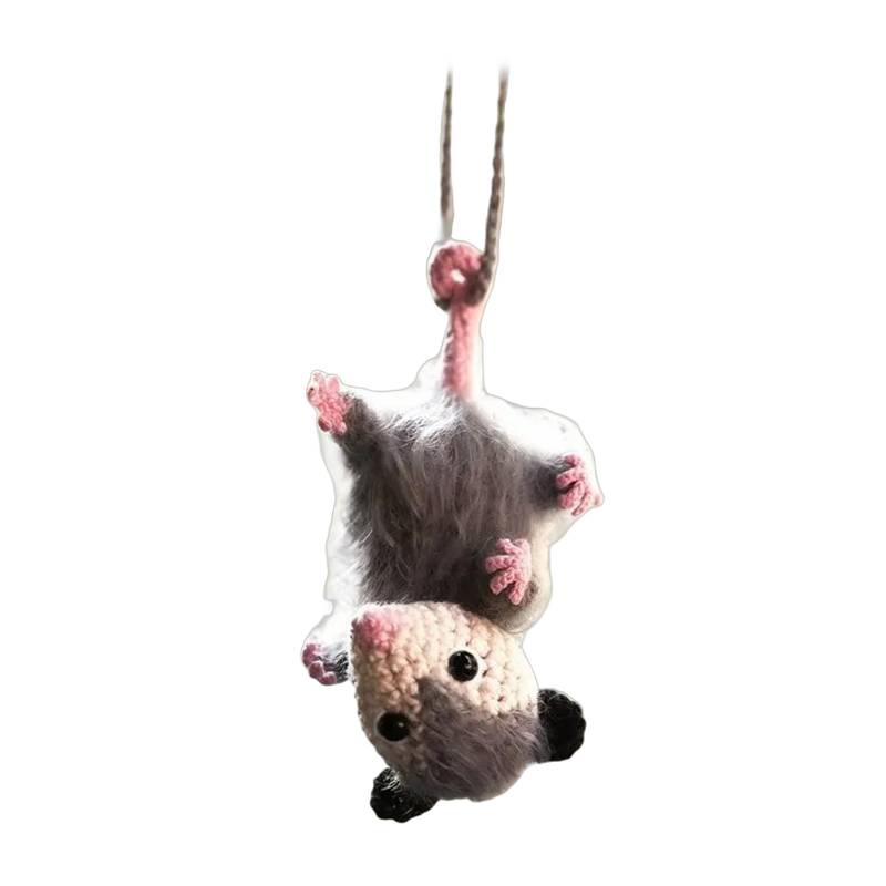 Ldabrye Automobil Innenraum Charm Gestrickte Opossum Dekoration Gehäkelte Opossum Anhänger Dekoration Auto Rückspiegel Hängeornament von Ldabrye