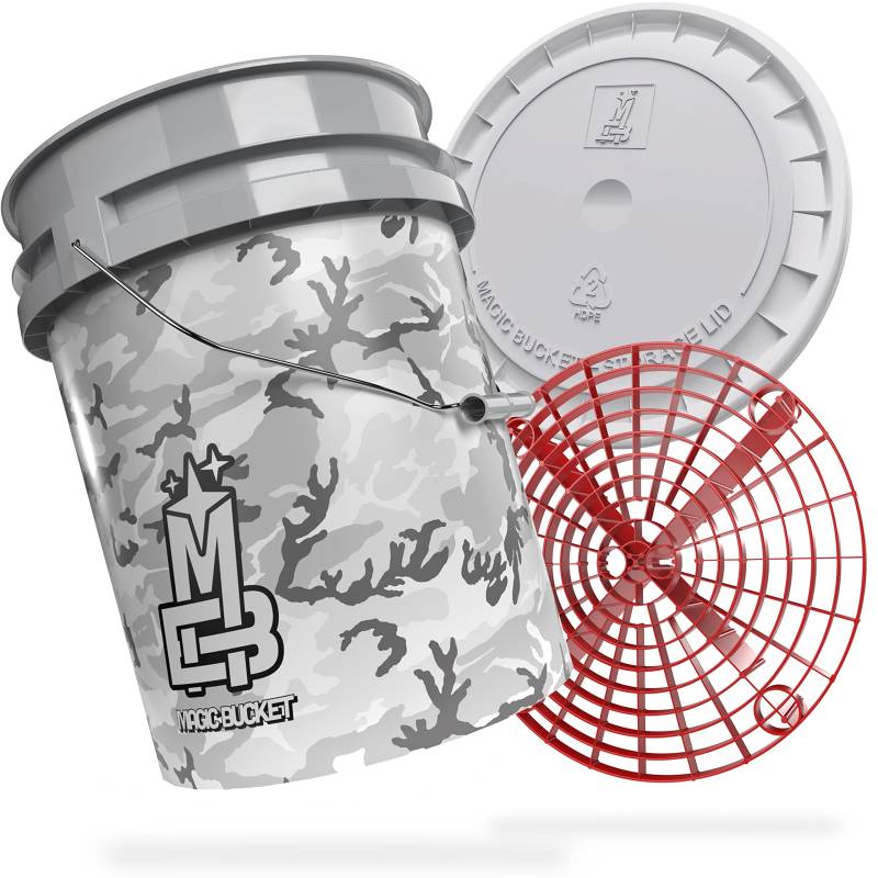 MAGIC BUCKET | Auto Handwäsche Bundle | Wascheimer mit passendem Eimer Deckel 5 US GALLONEN ca. 20 Liter | Mit Grit Guard Eimereinsatz Schmutzsieb | Waschset Camouflage Grau/Rot von MAGIC BUCKET