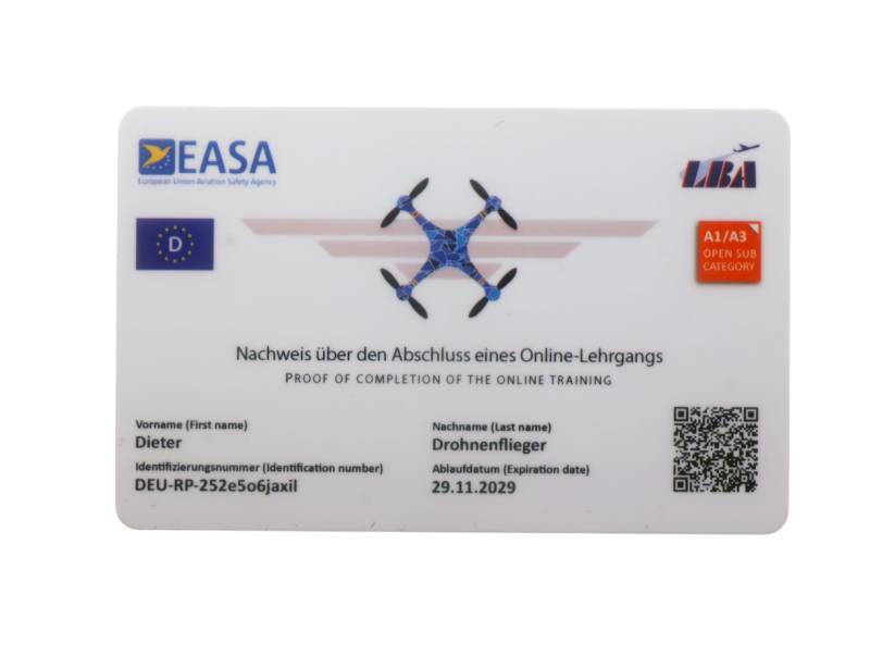 MJ Drohnenführerschein - mit QR-Code und Adresse auf Rückseite, Kompetenznachweis für A1-A3, A2 oder STS-Lizenz in Scheckkartengröße, hochwertige Plastikkarte mit EASA Kartenschuber optional von MJ Onlinehandel