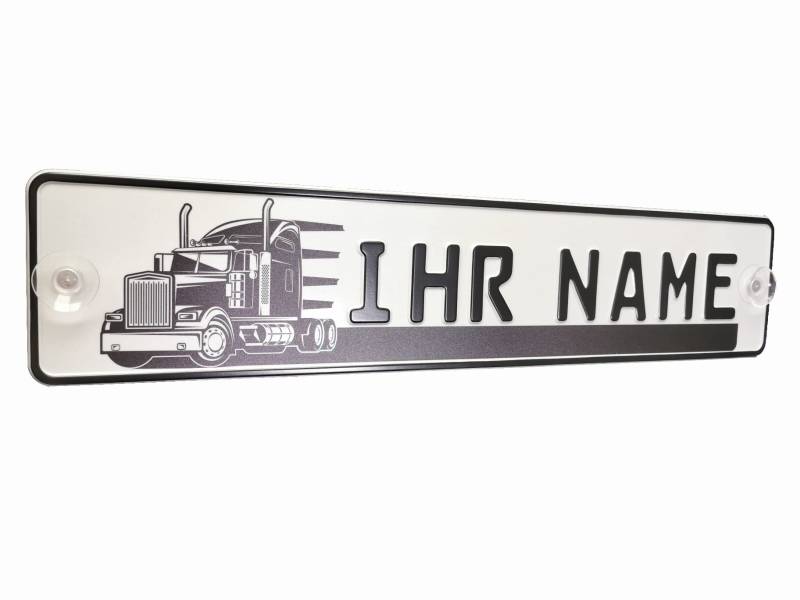 Melsaro LKW Truck Fahrerschild Schild Namensschild Name oder Text Funschild Fun Schild Wunschtext Auto Trucker Car, mit LKW Trucker Design (Schriftfarbe Schwarz) von Melsaro