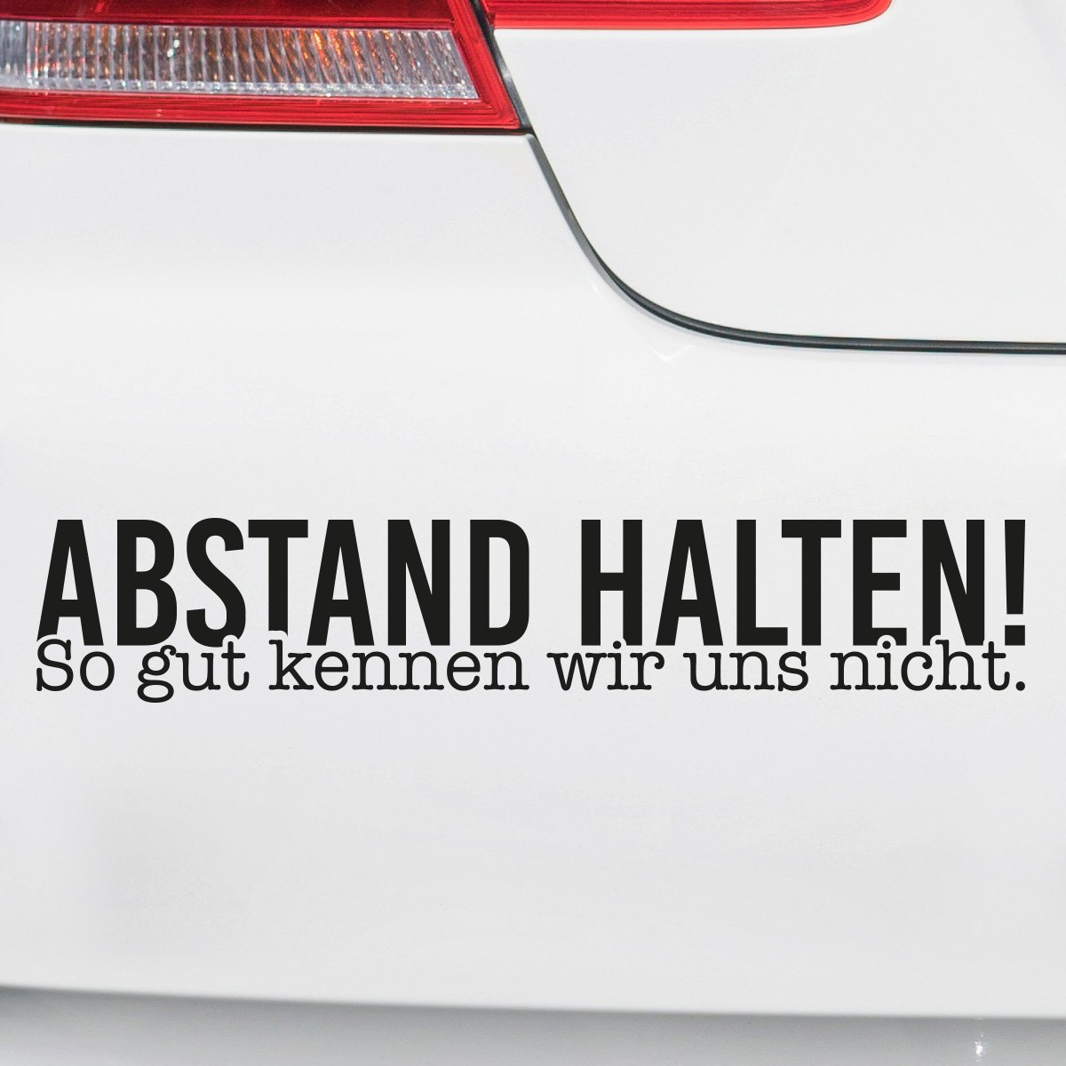 Motoking Autoaufkleber - Lustige Sprüche & Motive für Ihr Auto - Abstand halten! So gut kennen wir Uns Nicht. - 12 x 2,2 cm - Silber Glänzend von Motoking