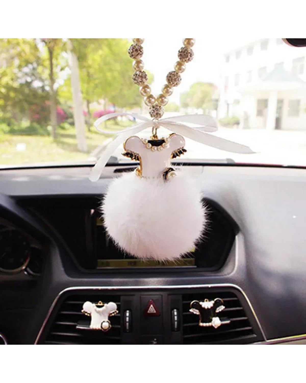 Rückspiegel Anhänger Auto Auto Anhänger Ornamente Cartoon Mode Kleid Bogen Plüsch Pelz Ball Auto Rückspiegel Hängen Dekoration Autos Zubehör autospiegel anhänger(White) von NLTNJI