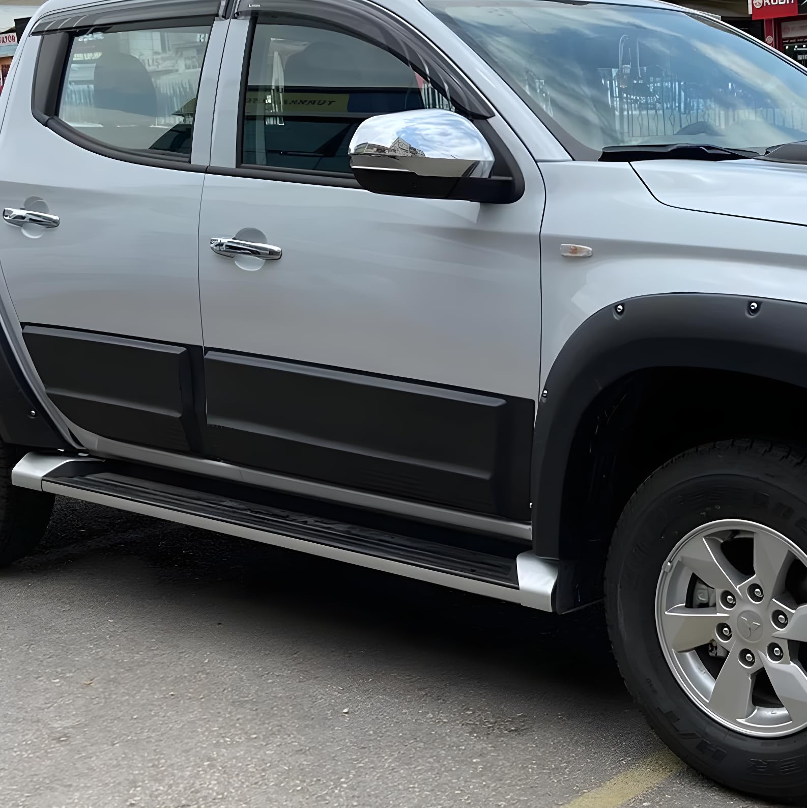 Karosserieverkleidung Türschutz kompatibel mit Mitsubishi L200 Serie 5 6 ab 2015 4 TLG von ONEWAY AUTO ACCESSORIES