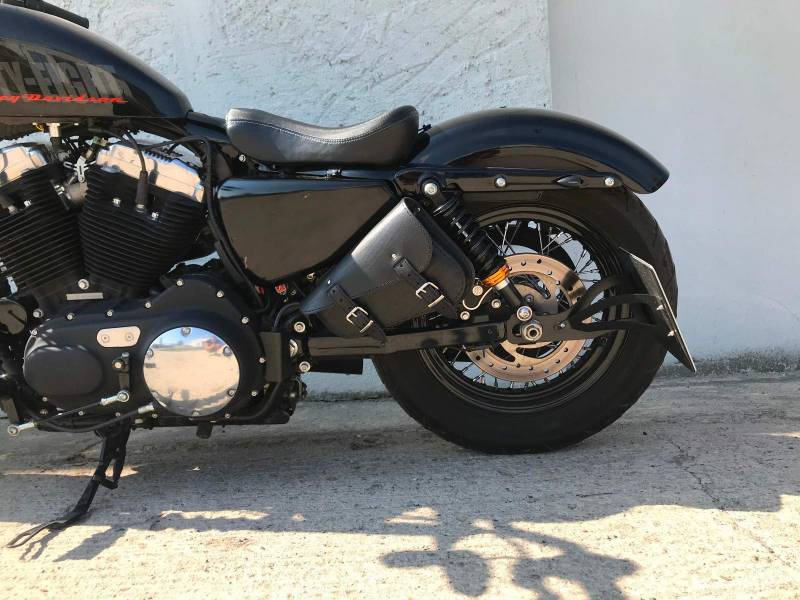 ORLETANOS Medusa Black Schwarze Seitentasche Linke Seite kopatibel mit Harley Davidson Sportster Iron 883 Roadster 1200 von ORLETANOS