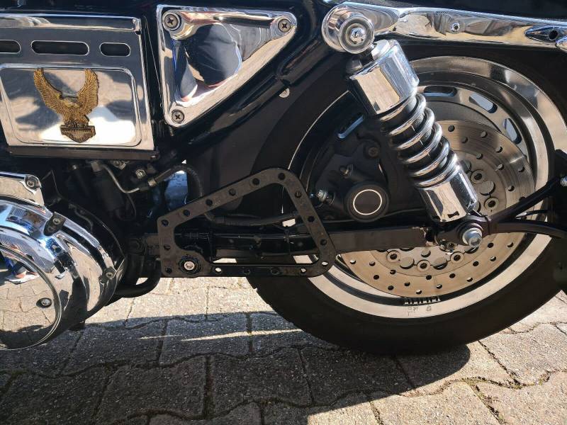 ORLETANOS Schwingentaschen Halter kompatibel für Harley Davidson Sportster bis Bj. 2003 Linke Seite Forty Eight Nightster Roadster Superlow 1200 Custom Iron883 883 Satteltasche Seitentasche Schwinge von ORLETANOS