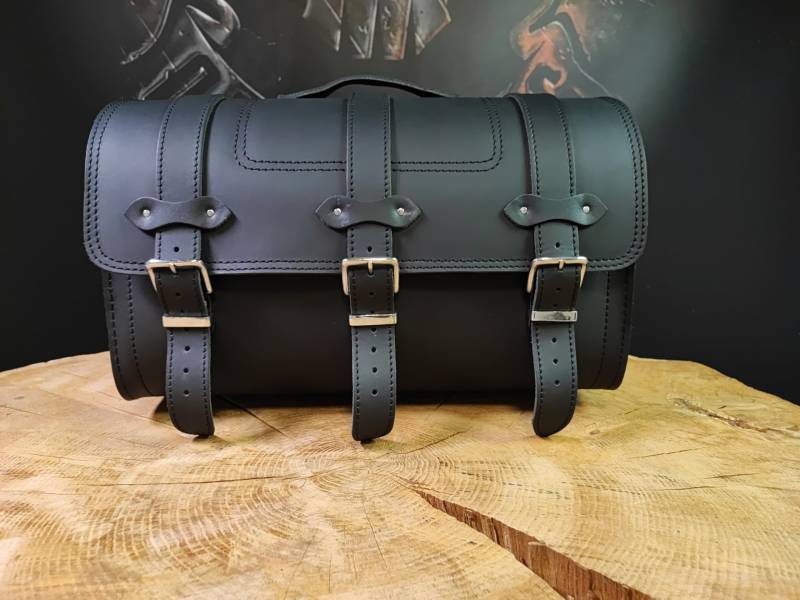 ORLETANOS Thor Packtasche kompatibel mit Sissybar Harley Davidson Gepäckkoffer Leder Satteltasche Gepäckträger schwarz Heritage Chopper Intruder Wildstar Dragstar Neu Leder schwarz Gepäckrolle von ORLETANOS