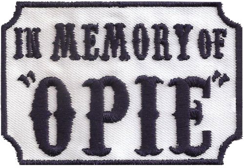 Patches Aufnäher SOA in Memory of OPIE Sons of Anarchy Biker Rankpatch Samcro Men of Mayhem Motorcycle Club DIY Aufbügler Motorrad Abzeichen zum aufbügeln Aufkleber Applikation Iron on Patch 90x60mm von ATOTOP