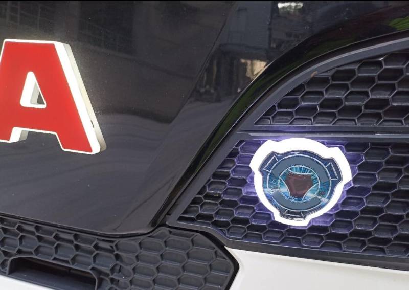 Grill Emblem weißes Logo passend für Scania von Peritus