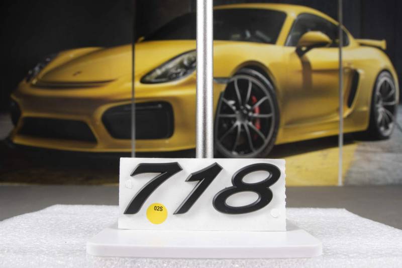 Porsche 718 B./Cayman 982 Abzeichen/Emblem/Logo"718" Schwarz von Porsche