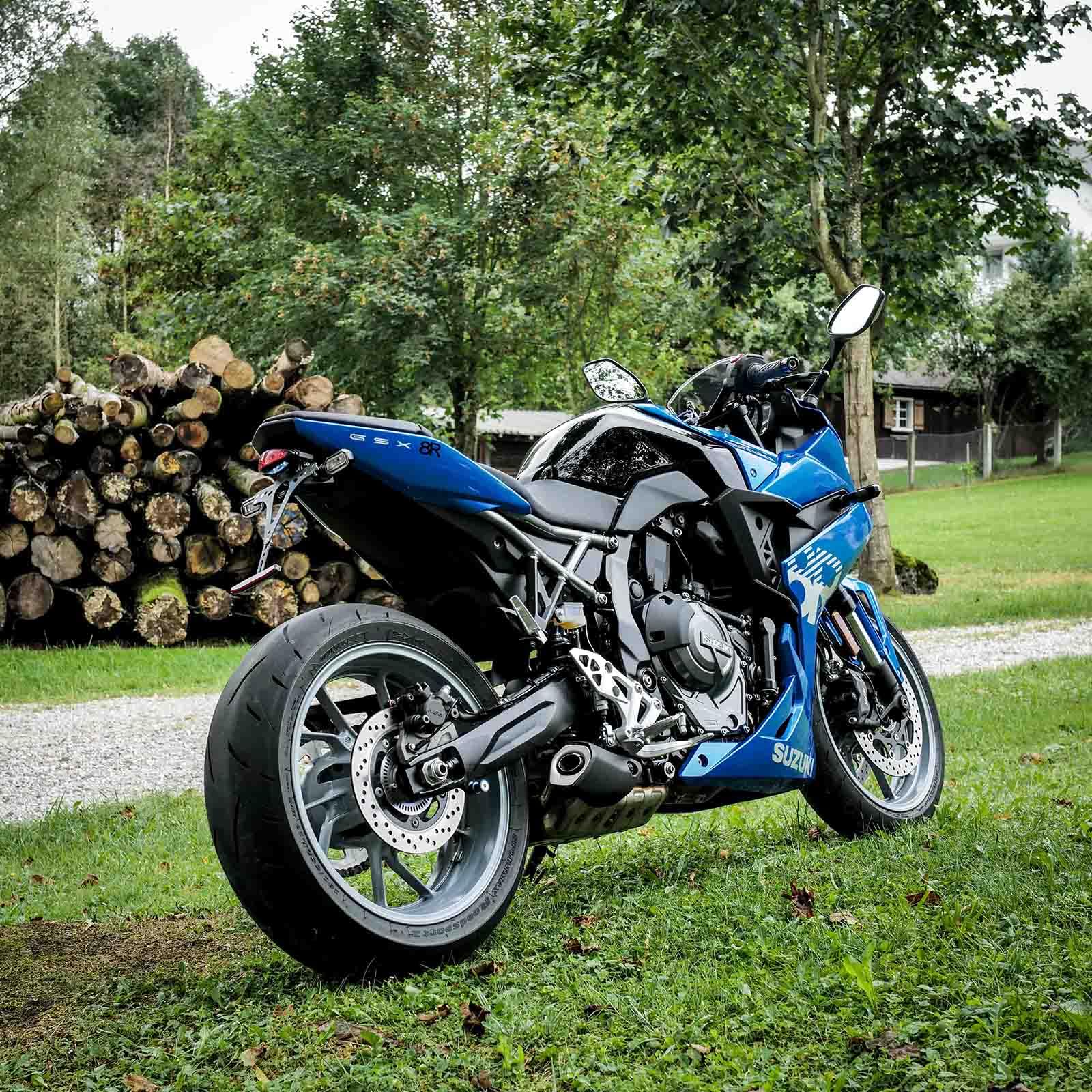 Raximo Kennzeichenhalter passend für Suzuki GSX-8S / GSX-8R 2023- mit Rücklicht dunkel von RAXIMO