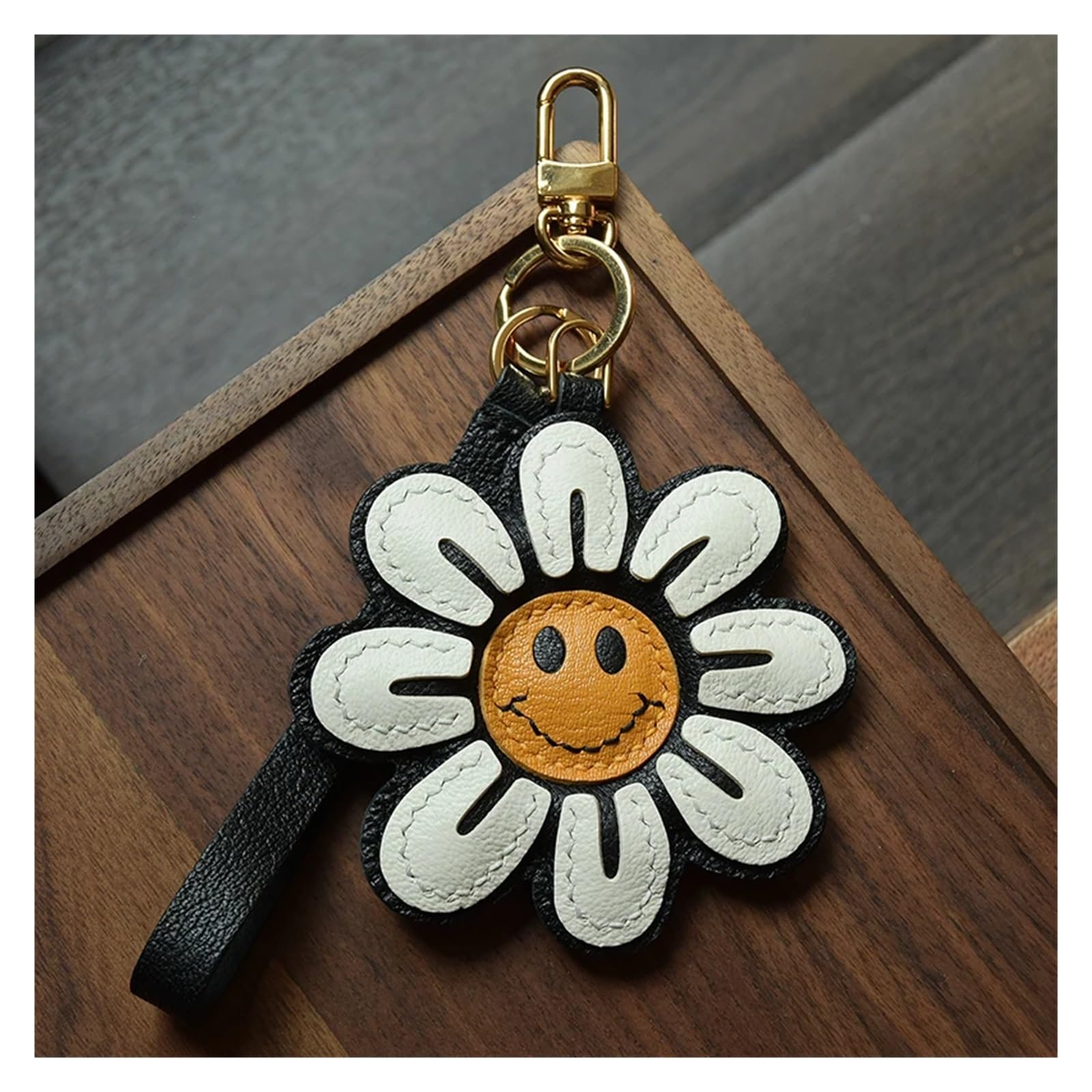 Handgefertigter Schlüsselanhänger mit Smile-Sonnenblumen-Taschenanhänger aus Leder(Key Ring) von RYWRLQRA