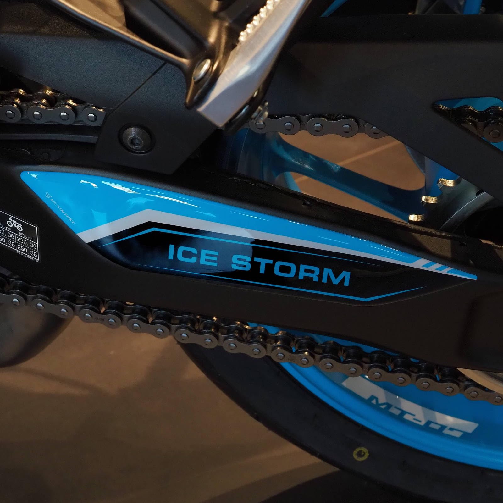 Resin Bike Aufkleber für Motorrad Kompatibel mit Yamaha MT-07 2025 Ice Storm. Schutz Motorrad Kardangehäuse vor Stößen und Kratzern. Aufklebersatz 3D-Harzklebstoff - Stickers Made in Italy von Resin Bike